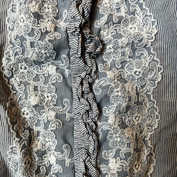 Abercrombie Kids Girl's SM Vertical Striped Floral Lace Overlay Gypsy Blouse - Picture 5 of 5